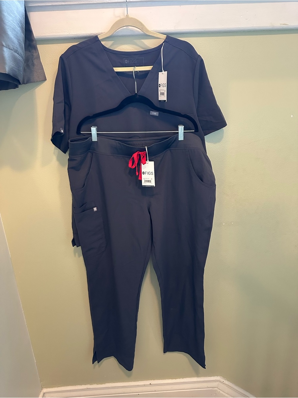 NWT Women's Charcoal Scrub Set with Red Drawstring